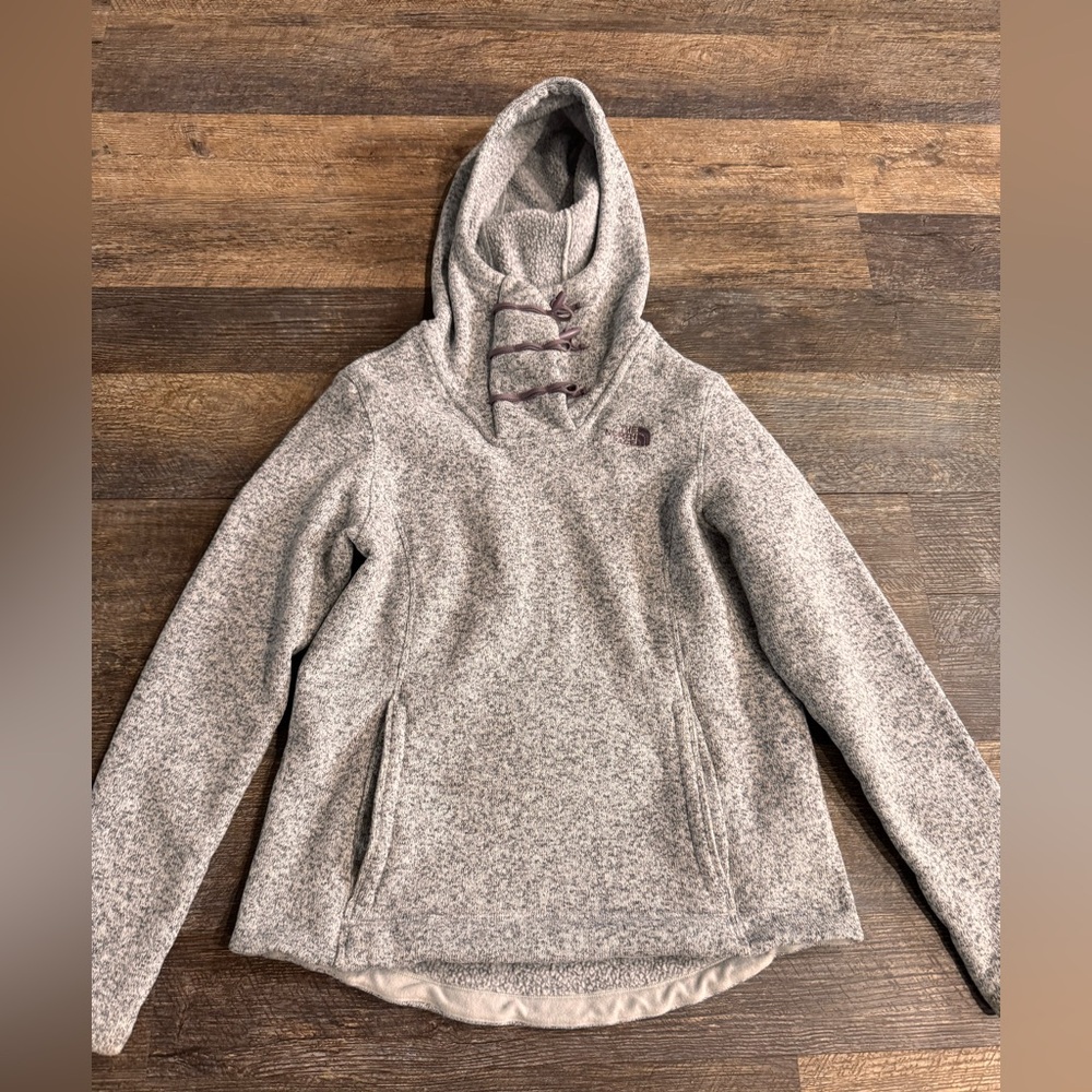 North Face sweater size M